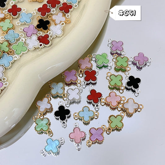 [glass beads] charms -clover